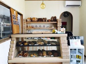 It's a facing type counter. They are very friendly and have customers try eat a lots if you like.  at Hitotowa in Kisarazu