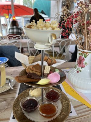 Veganes Schlemmerfrühstück (Süße Platte)  at Cafe Sahneweiss in Bonn