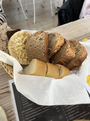 Veganes Schlemmerfrühstück Brotkorb   at Cafe Sahneweiss in Bonn