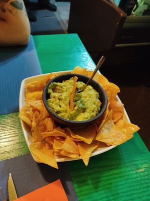 Guacamole con nachos caseros at La Doña Gastronomia Mexicana in Gijon
