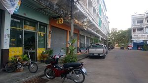 outside the restaurant at Ahan Jay Taan Bun in Mukdahan