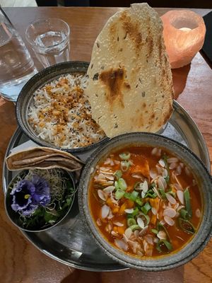 Tofu Tikka Masala: Indian masala curry with onion, tomato, bell pepper, and tofu served with chapati, mango chutney, and basmati rice. at Golden Temple in Amsterdam