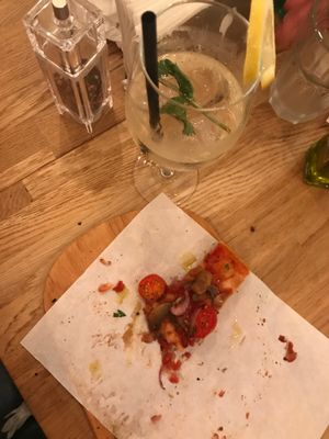 Mint cocktail and vegan pizza at Sugo Pizza Al Taglio in Amsterdam