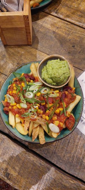 Die Mexican Loaded Fries mit veganem Hack, echt super at Bidges & Sons Reeperbahn in Hamburg