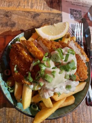 Vish and chips!   at Bidges & Sons Reeperbahn in Hamburg