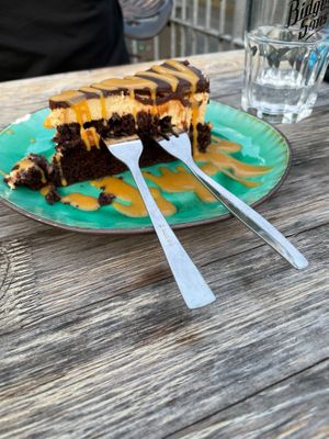 Snickers cake at Bidges & Sons Reeperbahn in Hamburg