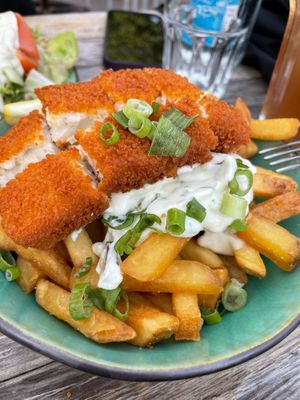 Loaded fries aka Vish'n'Chips at Bidges & Sons Reeperbahn in Hamburg