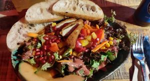 chicken salad at Bidges & Sons Reeperbahn in Hamburg