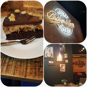 Snickers kuchen at Bidges & Sons Reeperbahn in Hamburg