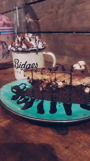 Snickerstorte at Bidges & Sons Reeperbahn in Hamburg