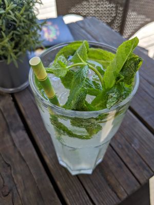 Lemonade at Bidges & Sons Reeperbahn in Hamburg