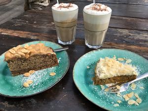 Yummie cakes at Bidges & Sons Reeperbahn in Hamburg