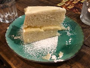 Lemon curd cake at Bidges & Sons Reeperbahn in Hamburg