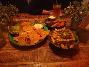 Tortillas, nuggets and fries at Bidges & Sons Reeperbahn in Hamburg