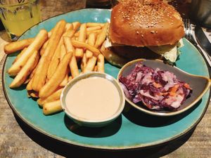 vegan chicken burger at Bidges & Sons Reeperbahn in Hamburg