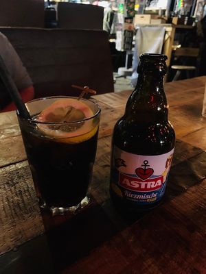 Rum-Cola und Kiezmische😁 at Bidges & Sons Reeperbahn in Hamburg