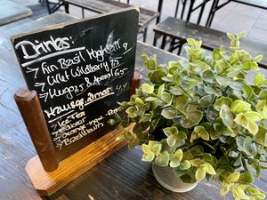 table at Bidges & Sons Reeperbahn in Hamburg