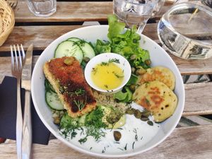 Bol vegan - tofu façon poisson pané et quinoa  at Le Labo in Lyon