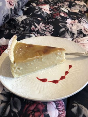 Delicious vegan desserts 💕 at La Palette Vintage in Charroux