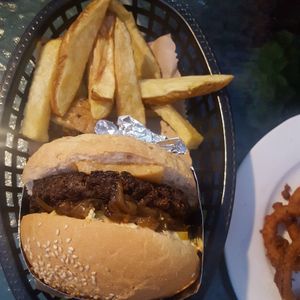 Engañosa at Vg Burger in Santiago