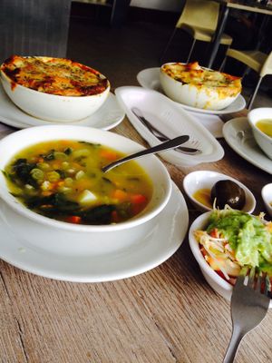 Lunch / soup, lasagna, salad, juice, postre at Loto Azul Vegetariano in Bogota
