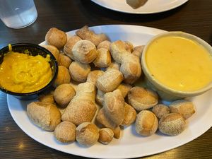 Vegan Pretzel bites but not vegan cheese at Mellow Mushroom in Mesa
