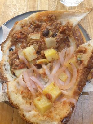 Chilli con carne special $17: good mince+potatoes, delish pickled red onion, but no cream cheese, and needs more spices at Union Kiosk in Melbourne