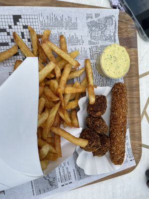 Kipcorn, balletjes, tartar saus   at Frituur Chips in Antwerpen