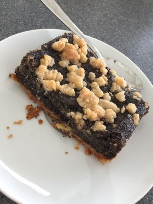 Vegane Mohnschnitte at Profanter in Bressanone