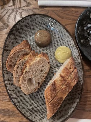 Zuurdesem brood met zwarte knoflook boter (vega) en hummus met lentils (vegan)   at De Waaghals in Amsterdam