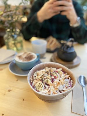 Strelitzia smoothie bowl - a must at Terrarea in Matosinhos
