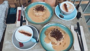 Vegan pancakes and cappuccinos  at Terrarea in Matosinhos