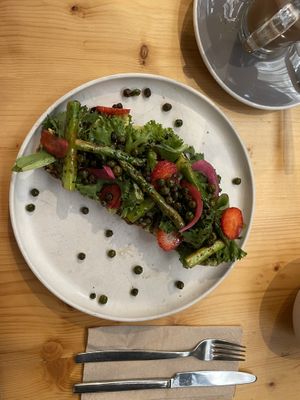 Seasonal bread with esparagus, peas and strawberries  at Terrarea in Matosinhos
