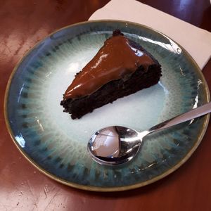 Bolo de cacau com caramelo salgado at Terrarea in Matosinhos