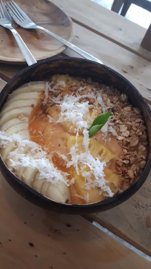 Tropical bliss Smoothie bowl at The Factory Cafe in Koh Tao