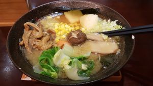 Yum at Sān Běn ShǒuGōng LāMiàn 三本手工拉麵 in Taipei