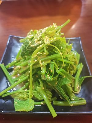 Seasonal Veg at Sān Běn ShǒuGōng LāMiàn 三本手工拉麵 in Taipei