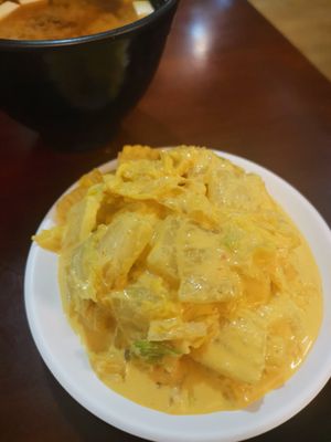 Kimchi at Sān Běn ShǒuGōng LāMiàn 三本手工拉麵 in Taipei