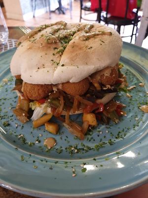 falafel burger at Coraçao Vegano in Funchal