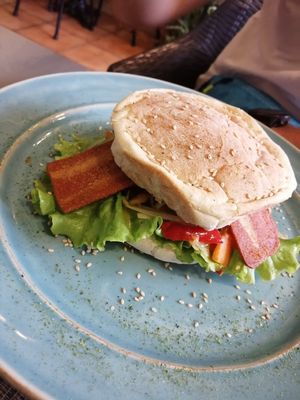 Bolo with vegan becon at Coraçao Vegano in Funchal
