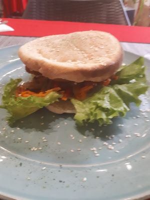 Veganburger....met heerlijk brood: bolo do caco. at Coraçao Vegano in Funchal