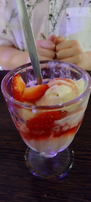 Vegan strawberry sundae at Rock Garden in Torquay