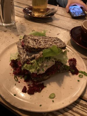 Glutenvrij veganistisch broodje, fris en lekker  at Native in Antwerpen