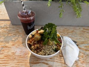 Salad bowl and berry buddy drink  at OSL - Haven - E8 in Gardermoen
