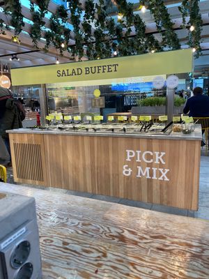 Buffet  at OSL - Haven - E8 in Gardermoen