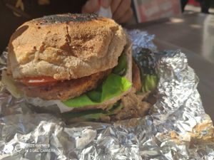 Double burger at Rekalibracija Veganski in Novi Sad