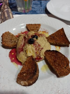 Hummus di lamponi e zenzero at Veganfruttariano in Milan