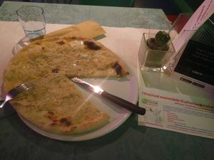 pizza at Veganfruttariano in Milan