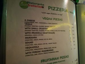 vegan pizzas at Veganfruttariano in Milan