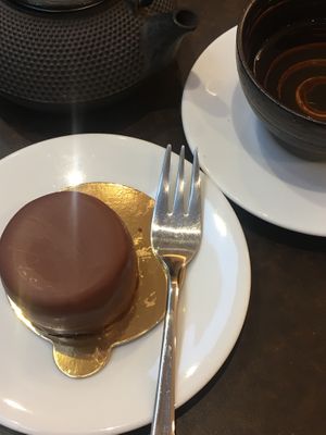 Raw Sachertorte and black Darjeeling tea at Grezzo Raw Chocolate in Turin